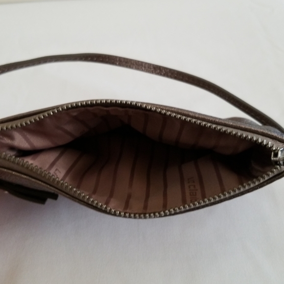 Liz Claiborne Pebble Leather Pewter Wristlet - Picture 6 of 8